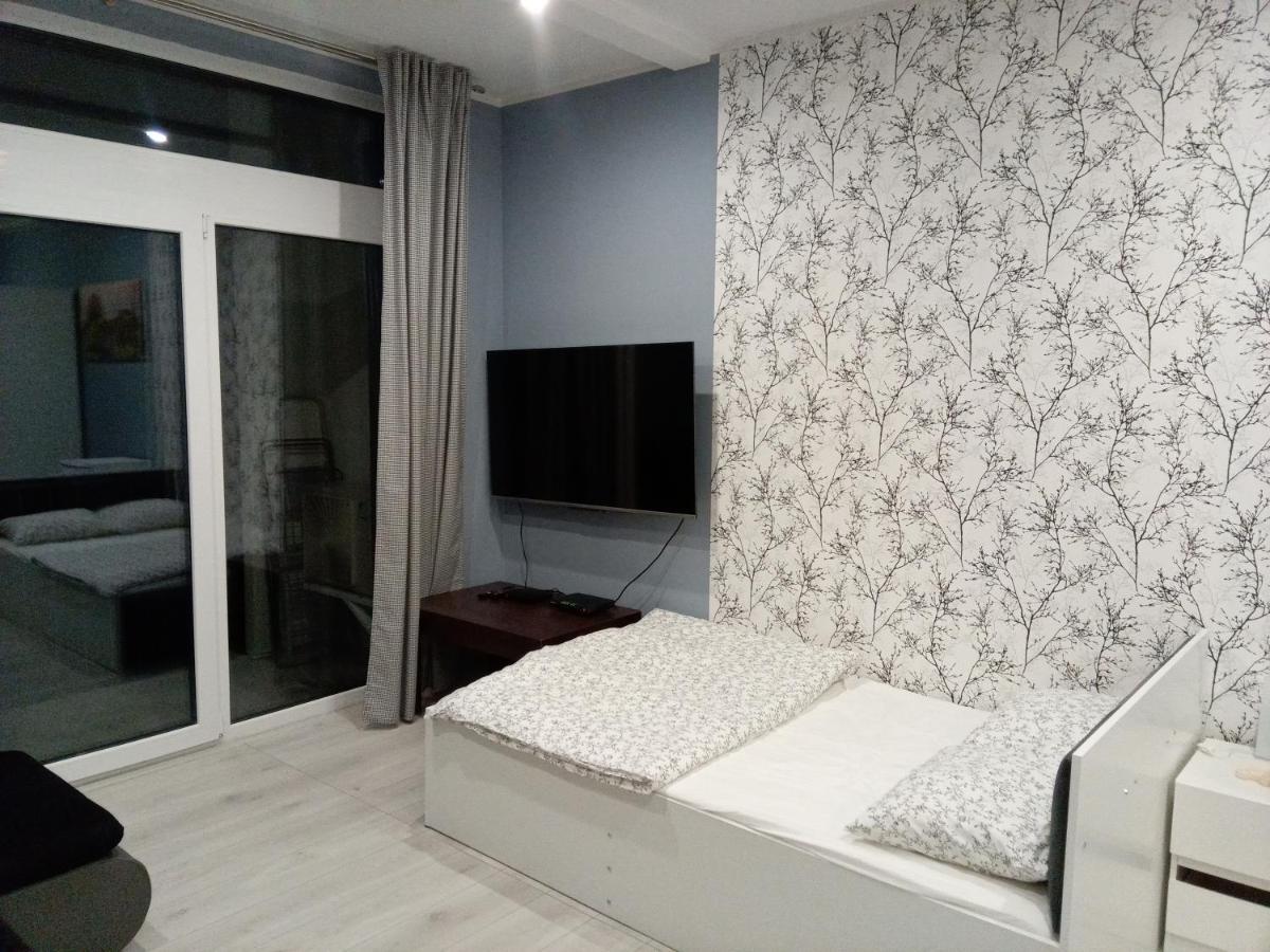 Roza- Lotnisko Apartment Вроцлав Екстериор снимка